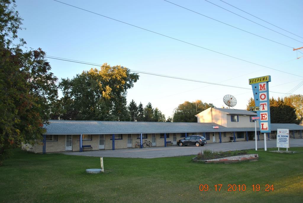Neepawa Motel Bagian luar foto