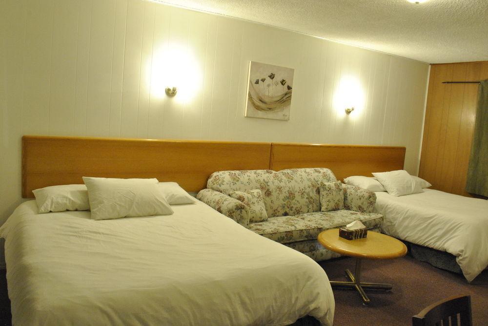 Neepawa Motel Bagian luar foto