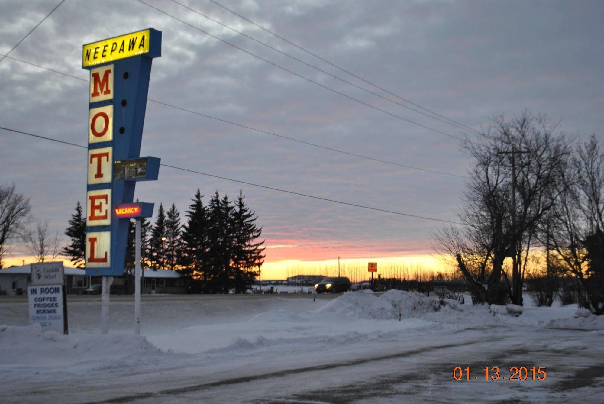 Neepawa Motel Bagian luar foto