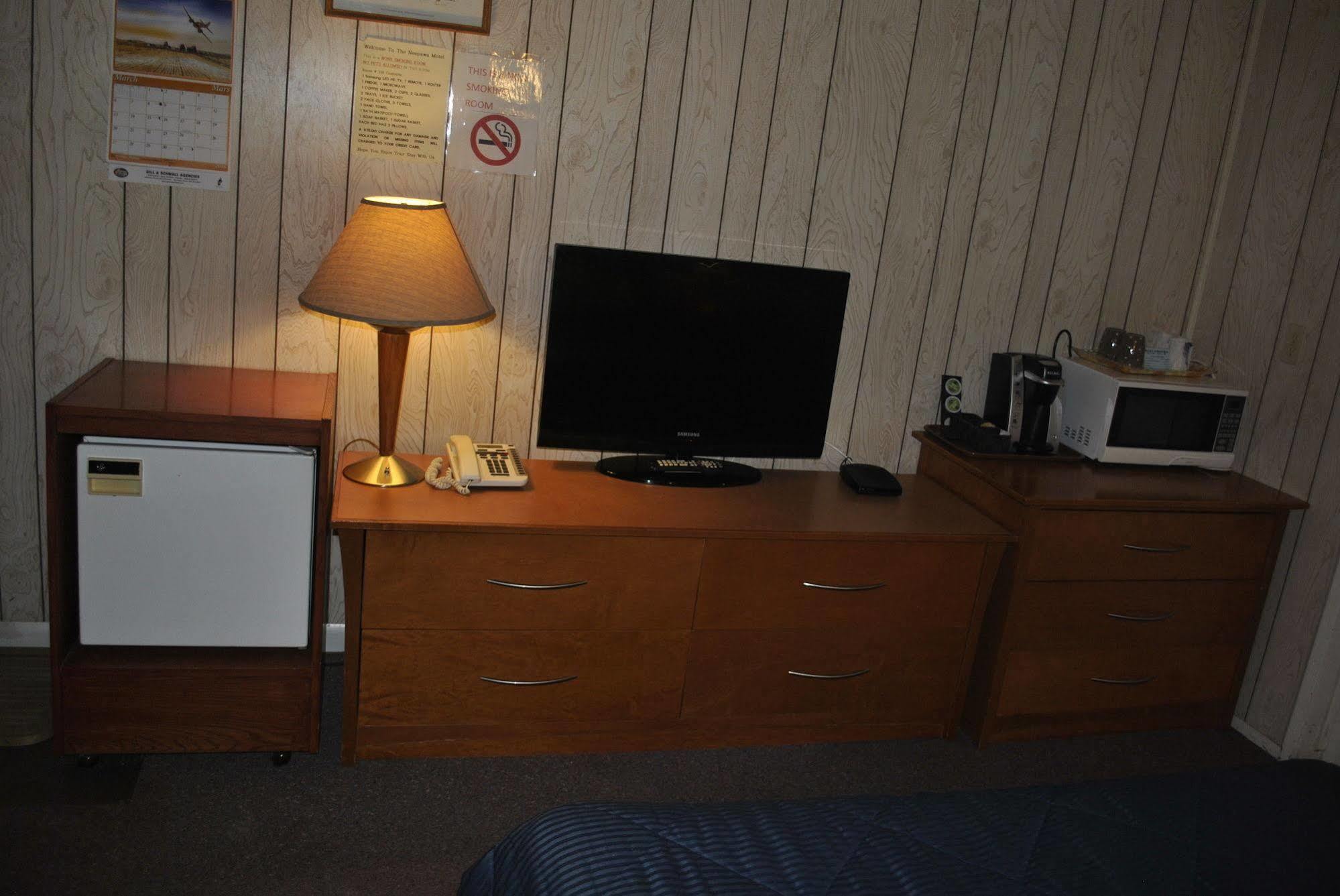 Neepawa Motel Bagian luar foto