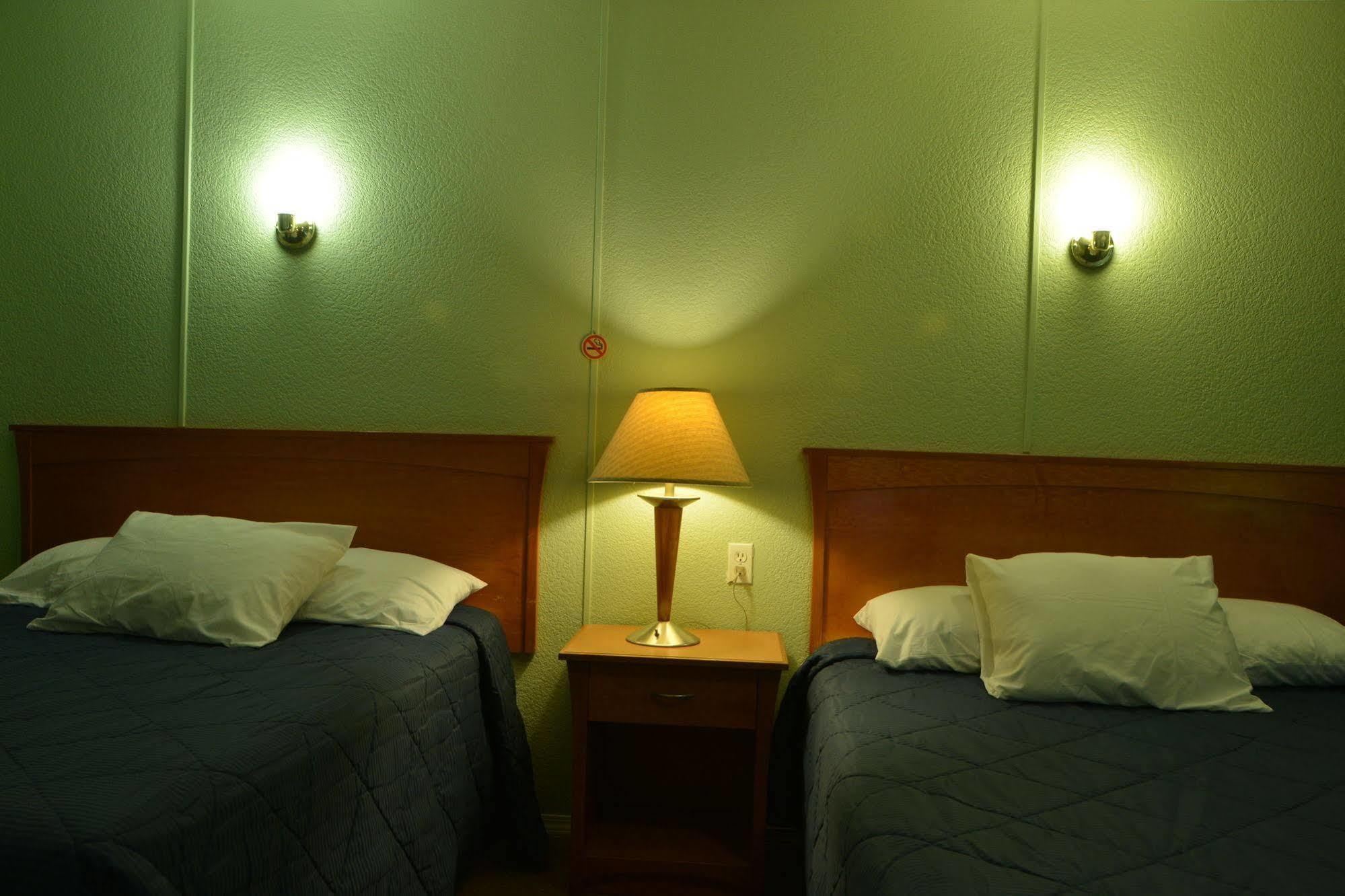 Neepawa Motel Bagian luar foto