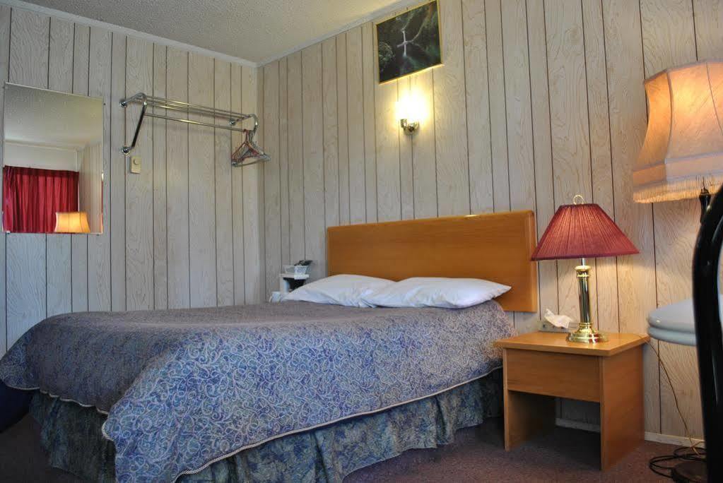 Neepawa Motel Bagian luar foto